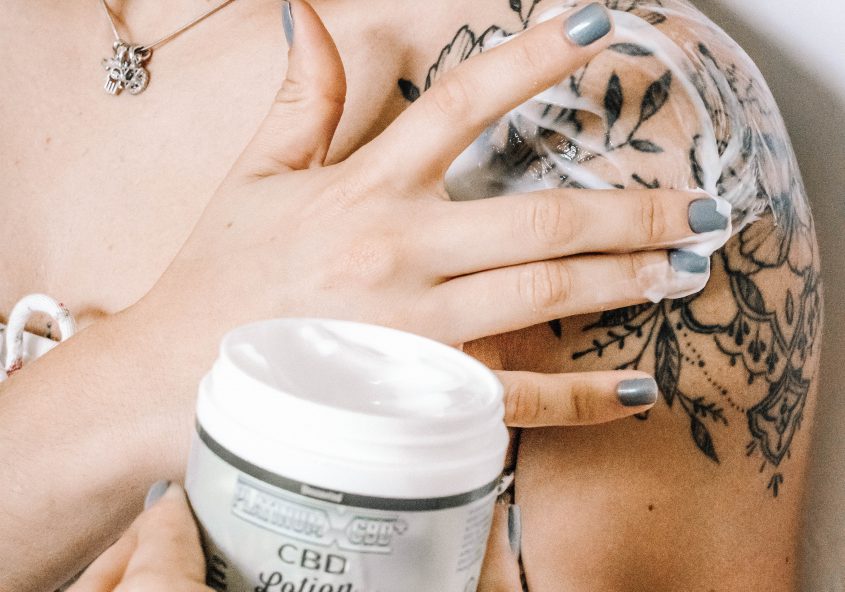 soigner-son-tatouage-illustration-article-blog-tattoo-tatouage-soin-lyon